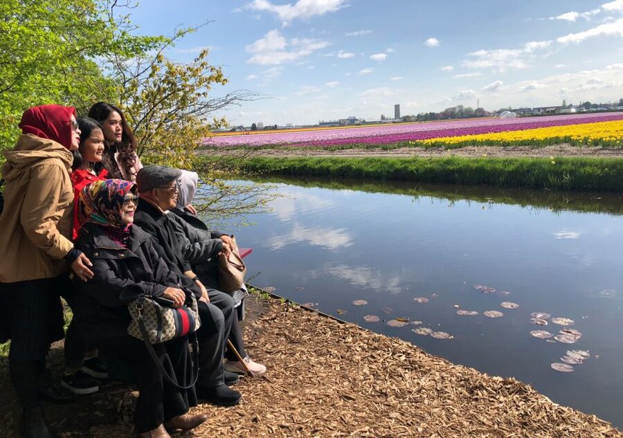 Amsterdam: Keukenhof Tulip Garden and Giethoorn Experience - Keukenhof in 3.5 hours