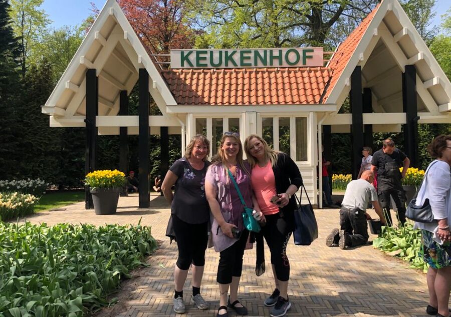 Amsterdam: Keukenhof Tulip Garden and Giethoorn Experience - Transport, timing, and group size