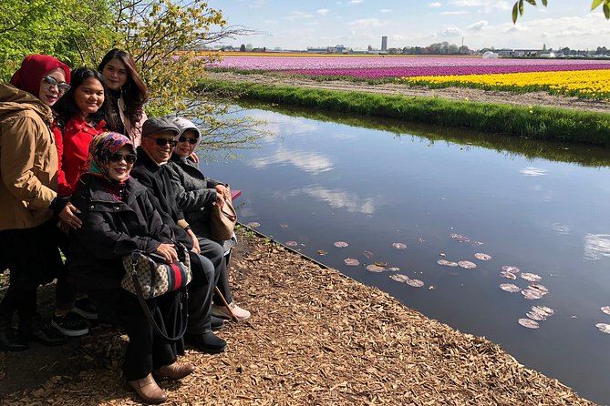 Amsterdam: Keukenhof Tulip Gardens and Giethoorn with Boat Tour - Three hours among Keukenhof’s seven million bulbs