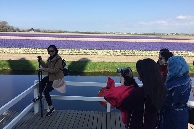 Amsterdam: Keukenhof Tulip Gardens and Giethoorn with Boat Tour - What to bring and how to use your free time