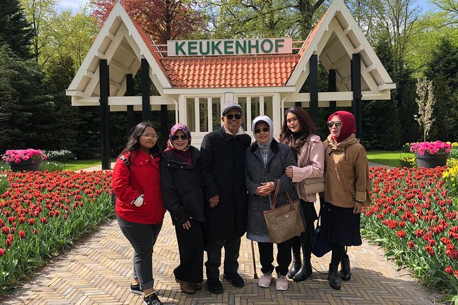 Amsterdam: Keukenhof Tulip Gardens and Giethoorn with Boat Tour - Who should book this tour