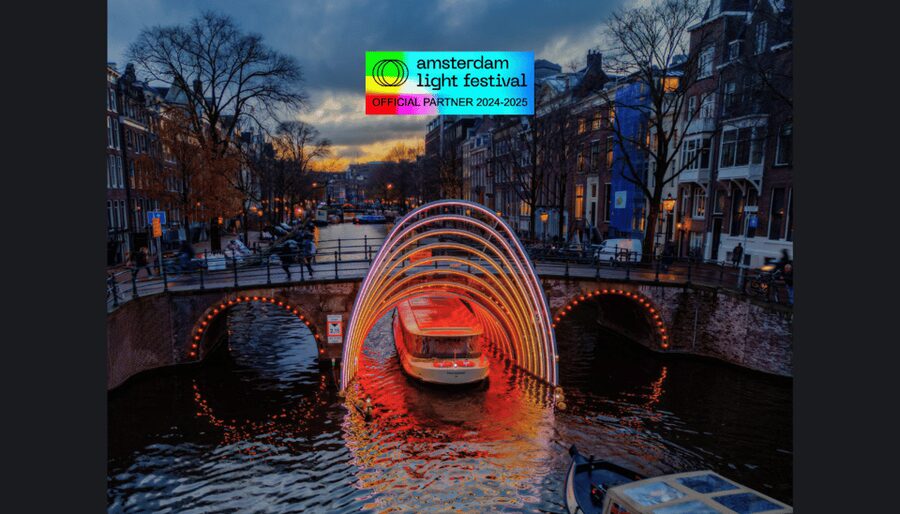 Amsterdam: Light Festival Heated Cruise w/ Drinks & Snacks - Brouwersgracht and Haarlemmersluis on the return