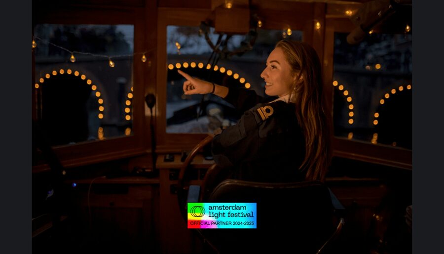 Amsterdam: Light Festival Heated Cruise w/ Drinks & Snacks - Heated comfort, drinks, and the snack question