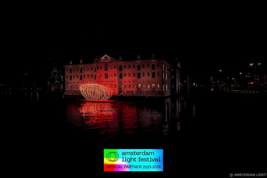Amsterdam: Light Festival Heated Cruise with Drinks & Snacks - Comfort, weather, and family appeal
