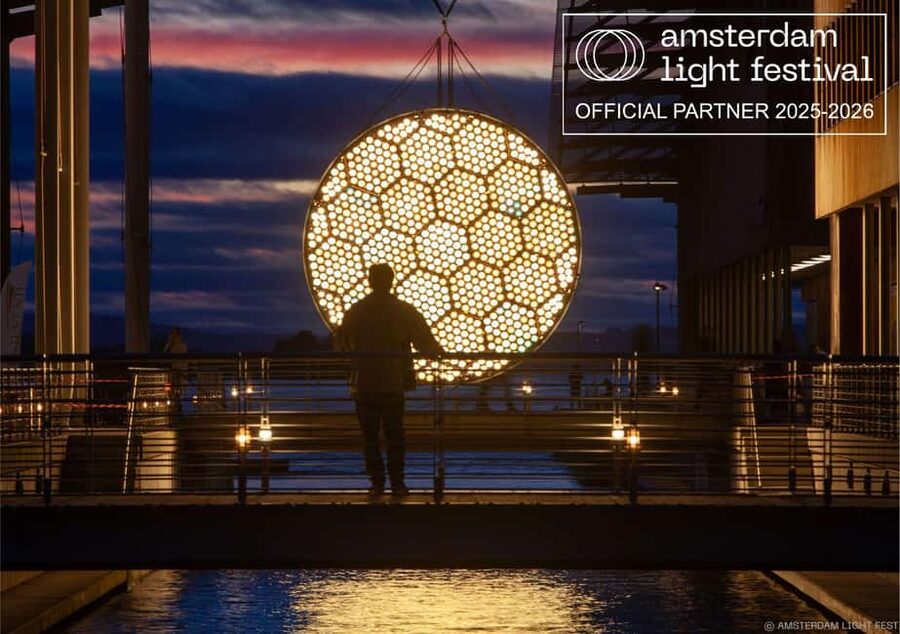 Amsterdam Light Festival Live Commentary & Optional Drinks - The Amstel and the Magere Brug