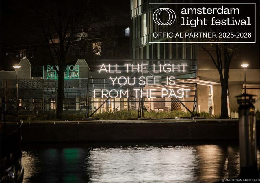 Amsterdam Light Festival Live Commentary & Optional Drinks - More city views before the boat turns back