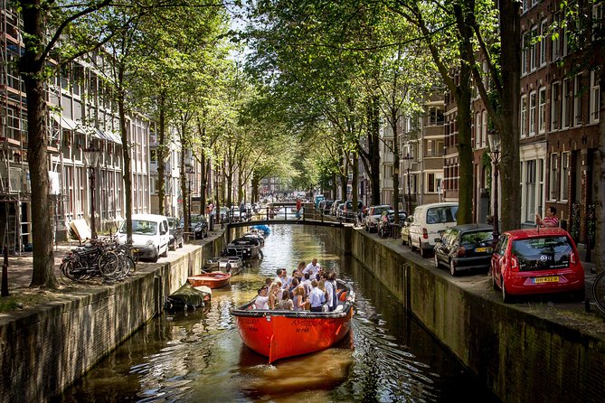 Amsterdam Light Festival: Saloon Boat Cruise + Hot Drinks & Bite - Timing, delays, and onboard facilities