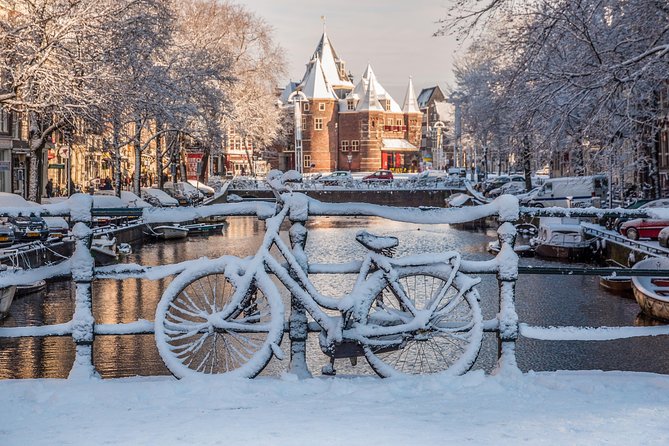 Amsterdam Light Festival Winter Walk with Stroopwafel Workshop - A winter walk through Amsterdam’s old center