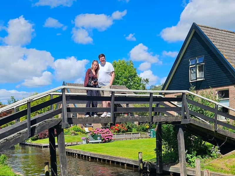 Amsterdam: Live GuideD Giethoorn Boat Tour & Cheese Platter - The one-hour cruise with cheese on board