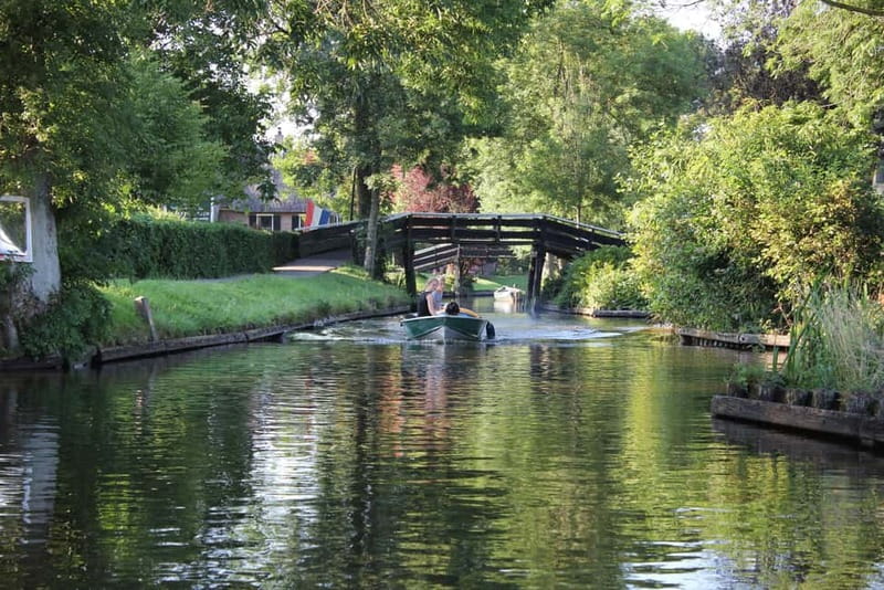Amsterdam: Live GuideD Giethoorn Boat Tour & Cheese Platter - Group size, languages, and the pace of the day