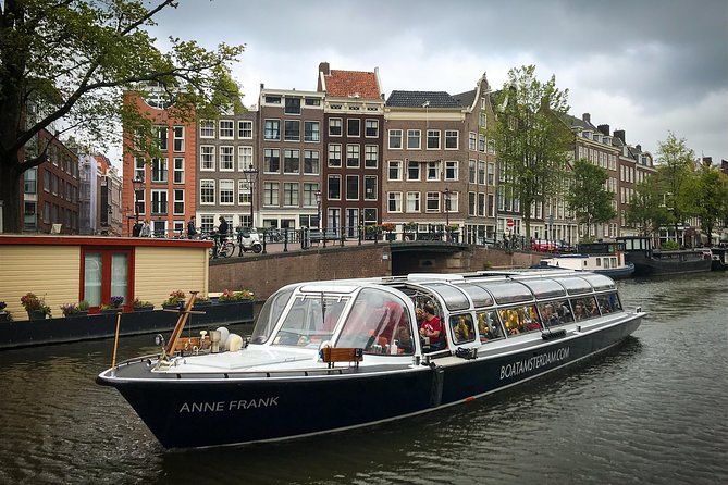 Amsterdam Live Guided Sightseeing Canal Cruise - Key points at a glance