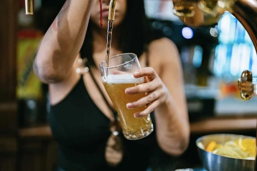 Amsterdam: Ludwig's Red Light Pub Crawl with VIP Club Entry - Why solo visitors often get good value