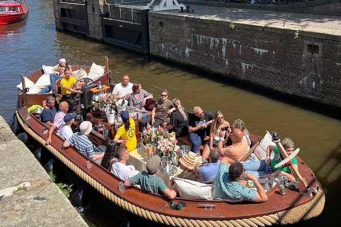 Amsterdam Luxury Boutique Boat tour with Unlimited Beer and Wine - The romantic view of Magere Brug