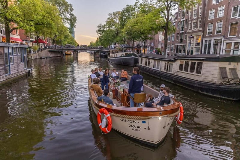 Amsterdam: Luxury Canal Cruise with Optional Snacks & Drinks - Seven Province Houses and the houseboat alley