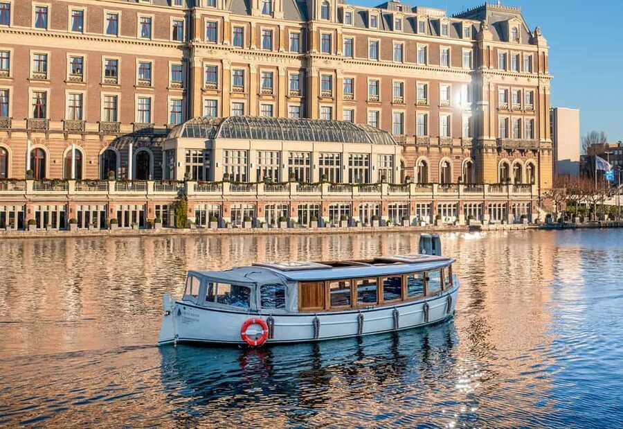 Amsterdam: Luxury Canal Cruise with Optional Snacks & Drinks - Meeting the boat on Keizersgracht