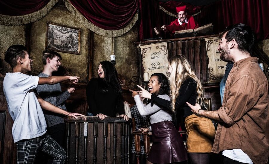 Amsterdam: Madame Tussauds & Amsterdam Dungeon Combo Ticket - Why the Dungeon usually wins the comparison