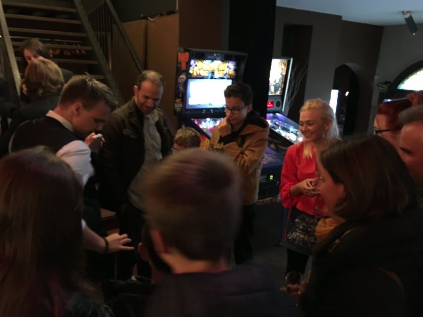 Amsterdam: Magic Show - Close-up magic comes before the curtain rises