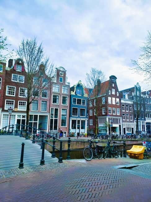 Amsterdam: Off the Beaten Path Bike Tour in French - Who should book this bike tour