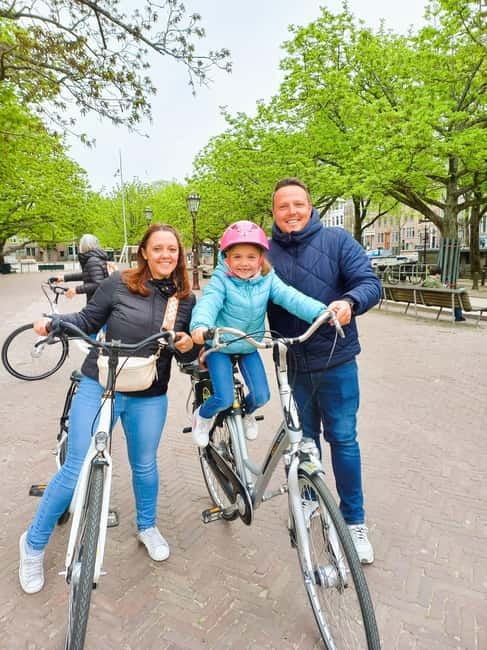 Amsterdam: Off the Beaten Path Bike Tour in French - Why Amsterdam works best by bicycle