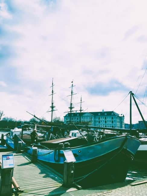 Amsterdam: Off the Beaten Path Bike Tour in French - Magere Brug and the canal streets