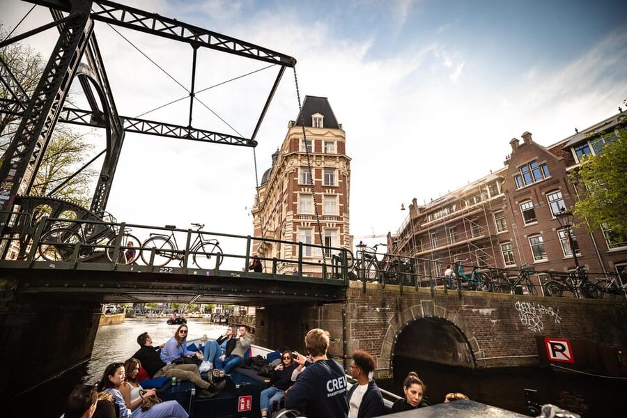 Amsterdam:Old City Canal Cruise with Live Guide and Open Bar - Anne Frank House, Westerkerk, and the Jordaan