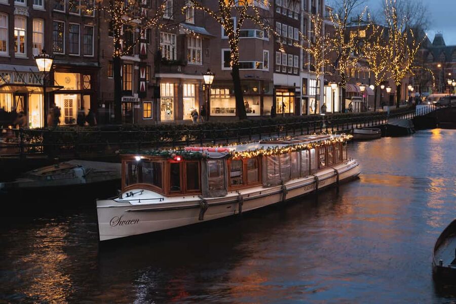 Amsterdam: Open Boat Cruise option Unlimited Drinks & Bite - Key points at a glance