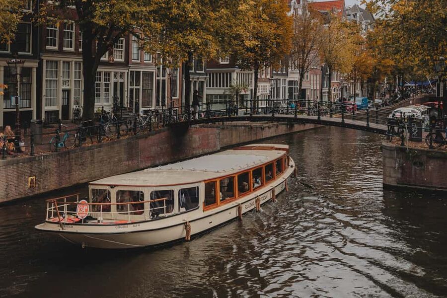 Amsterdam: Open Boat Cruise option Unlimited Drinks & Bite - FAQ