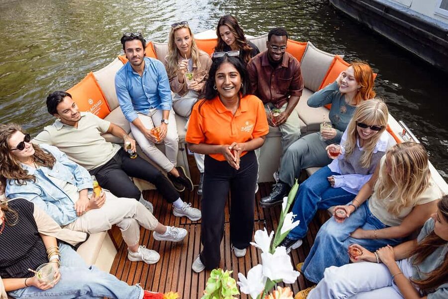 Amsterdam: Open Boat Cruise option Unlimited Drinks & Bite - Who gets the best value from this cruise?