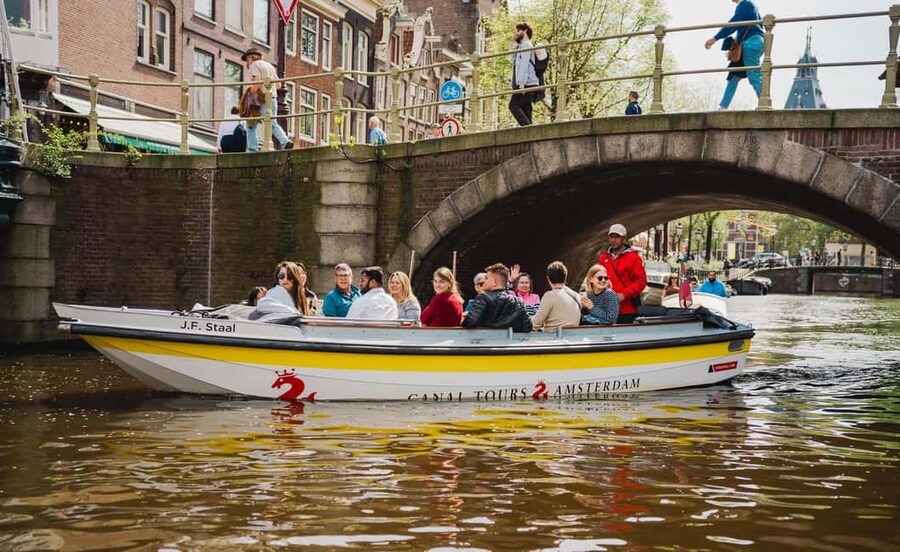 Amsterdam: Open Boat Tour of Canals with Expert Local Guide - Following Prinsengracht through the canal belt