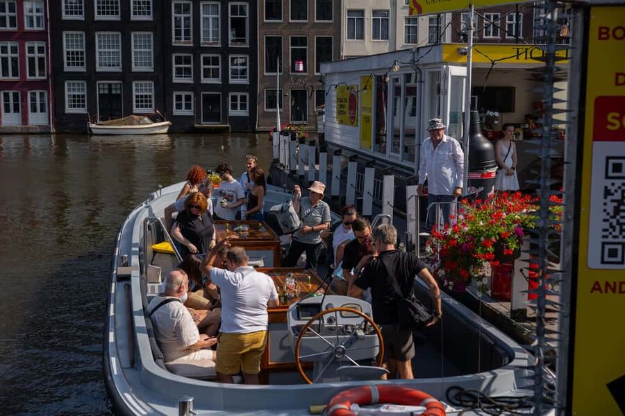 Amsterdam: Open Boat Tour of Canals with Expert Local Guide - Is $26 a fair price for an hour?