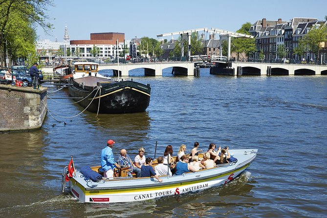Amsterdam Open Boat Tour with Local Guide - The historic canals at water level