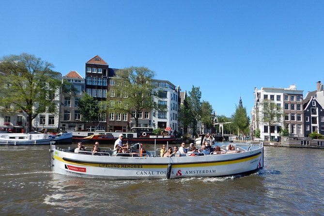 Amsterdam Open Boat Tour with Local Guide - What the live guide adds