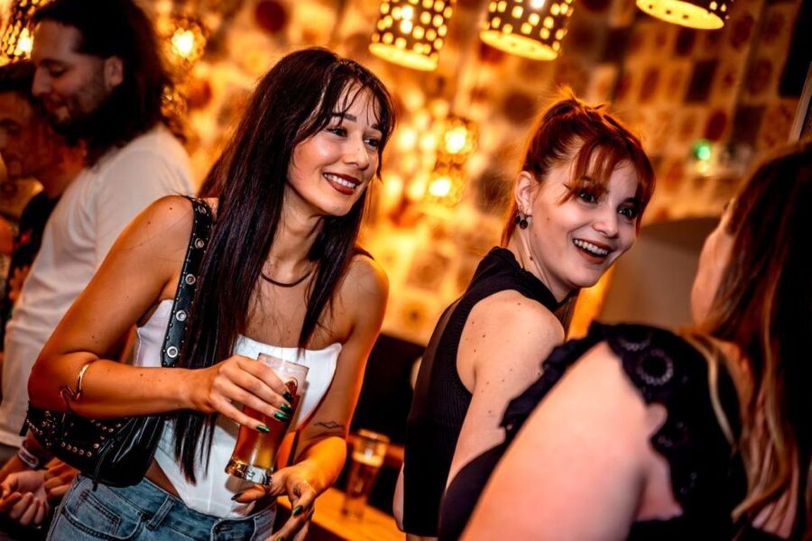 Amsterdam: Original Pub Crawl Party with VIP Entrance - VIP club entry and dress rules