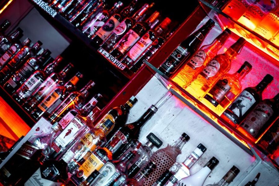 Amsterdam: Original Pub Crawl Party with VIP Entrance - The Waterhole and the first taste of Amsterdam nightlife