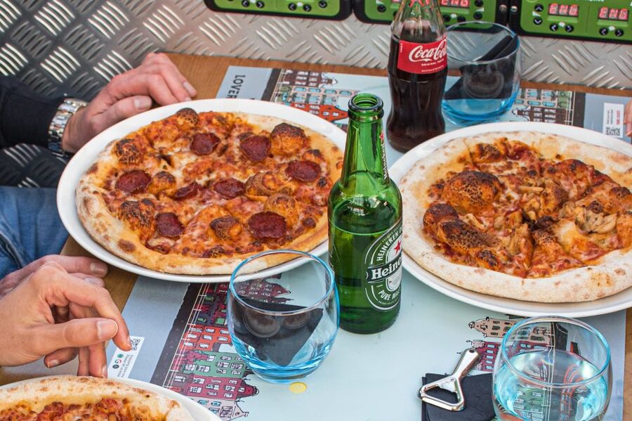 Amsterdam: Pizza Cruise with New York Pizza & Drinks - Unlimited drinks change the value calculation