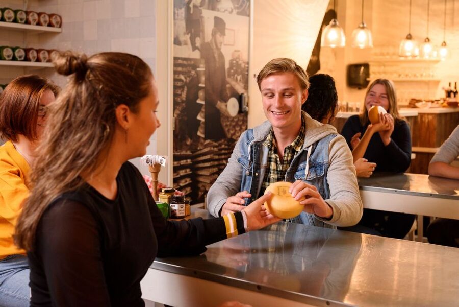 Amsterdam: Premium Henri Willig Cheese Tasting Experience - Buying cheese after the tasting