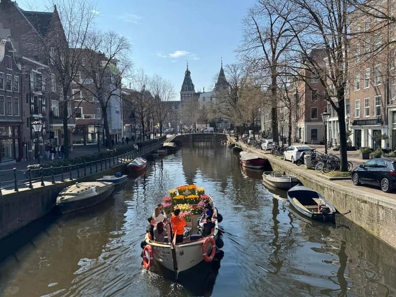 Amsterdam: Premium Tulip Boat Canal Tour - Along the canals and under Amsterdam’s bridges