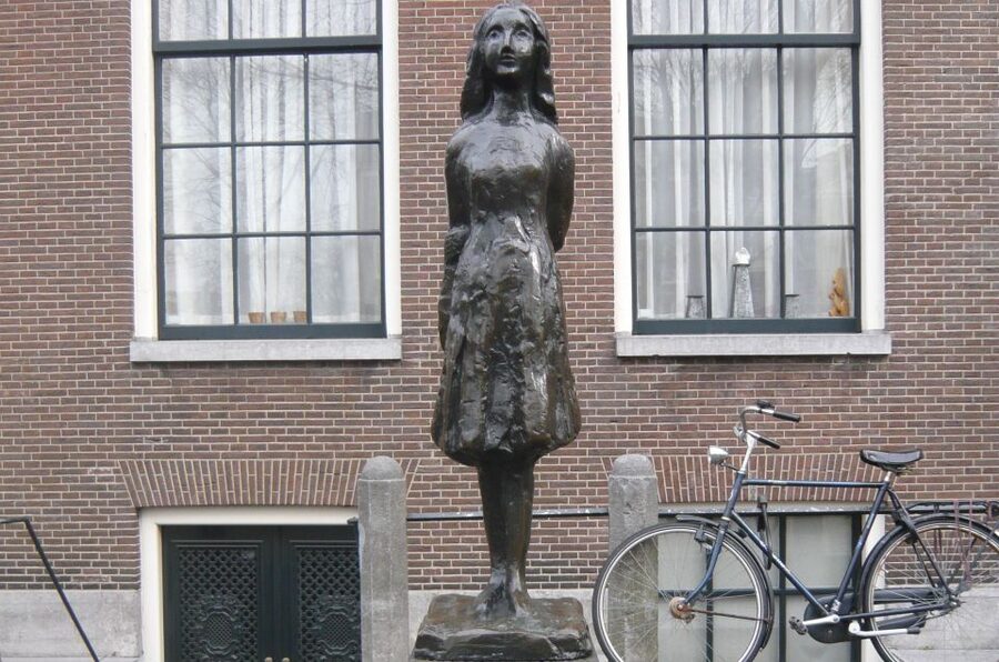 Amsterdam: Private Anne Frank and Jewish Quarter Tour - Zuiderkerk and the city around Anne Frank’s story