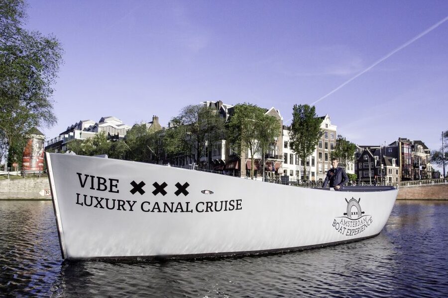 Amsterdam: Private BBQ Cruise with Personal Chef & Drinks - Unlimited drinks change the value calculation