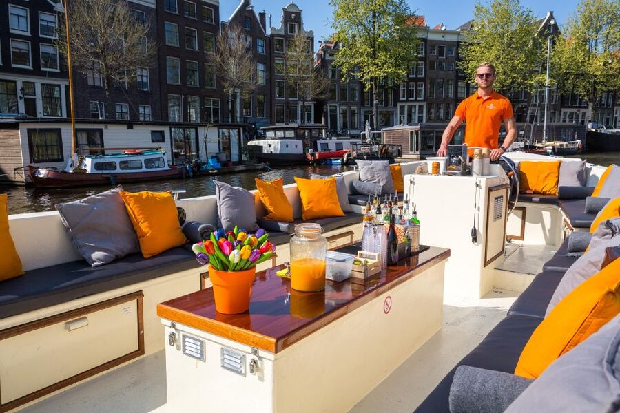 Amsterdam: Private BBQ Cruise with Personal Chef & Drinks - The missing music may affect your plans