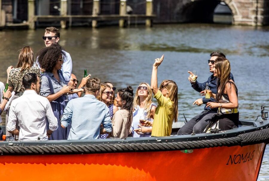 Amsterdam: Private BBQ Cruise with Personal Chef & Drinks - Service can make or break the evening