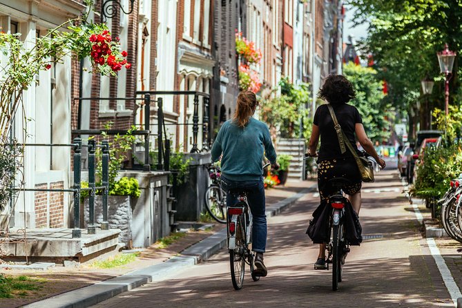 Amsterdam PRIVATE Bike Tour With Locals: Bike & Local Snack Included - What the 2.5-hour timing feels like