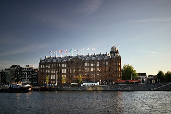 Amsterdam Private Boat Tour with Unlimited Drinks - Boat comfort and the guide factor