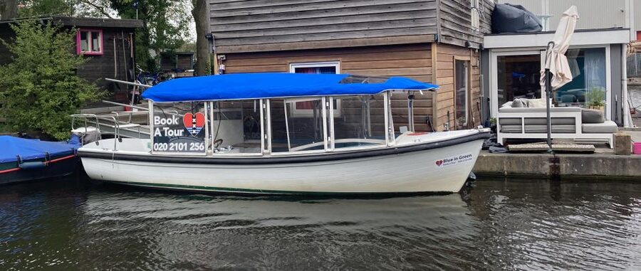 Amsterdam: Private Canal Tour - Rain, cold weather, and the missing toilet