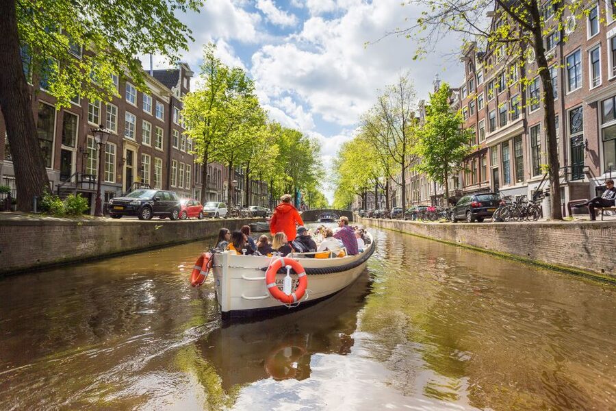 Amsterdam: Private Cruise with Drinks & Optional Snacks - Key points to know before booking