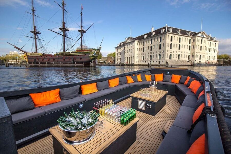 Amsterdam: Private Cruise with Drinks & Optional Snacks - The practical meeting point and timing