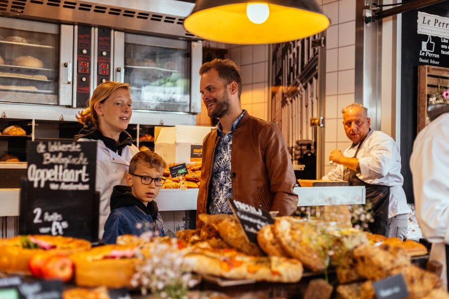 Amsterdam: Private Food Tour with a Local - Ten tastings, from stroopwafel to bitterballen