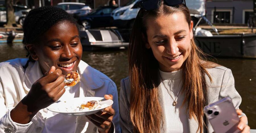 Amsterdam: Private Luxury Cruise with BBQ and Drinks - The Seven Bridges viewpoint