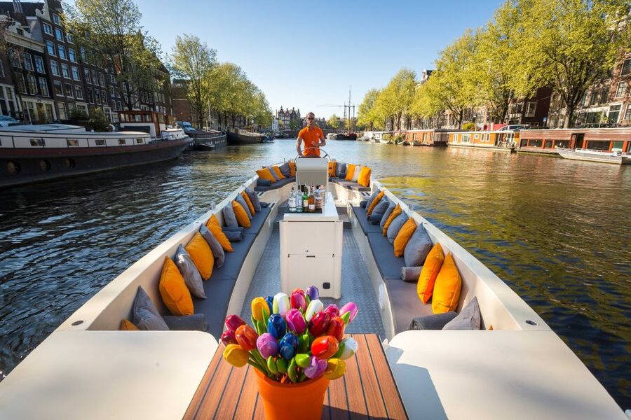Amsterdam: Private Prosecco Canal Cruise Tour - What the overall experience feels like