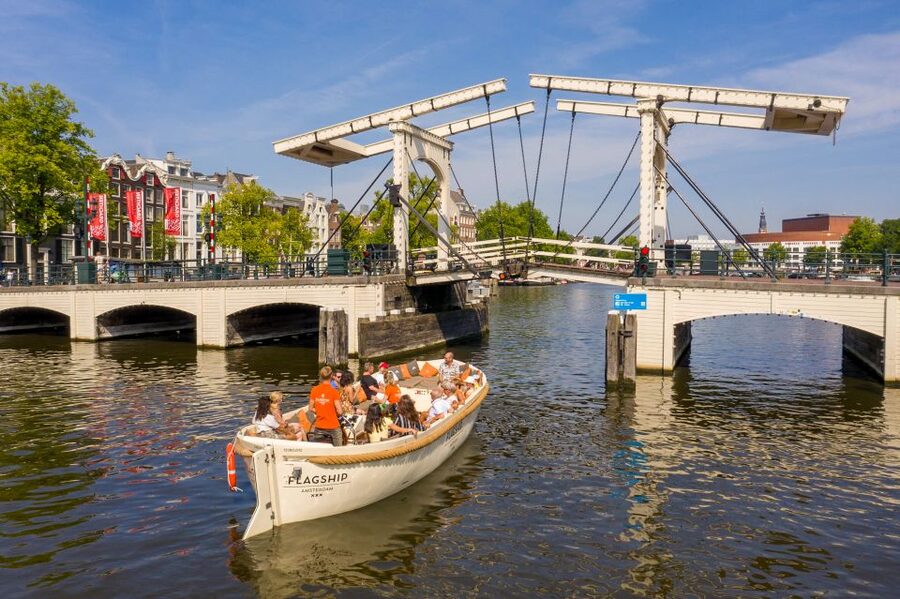 Amsterdam: Private Prosecco Canal Cruise Tour - Rijksmuseum, Vondelpark, and the wider route